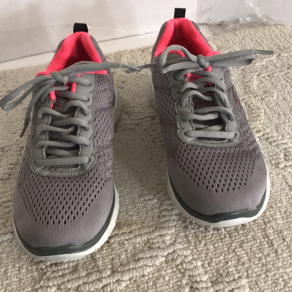 Skechers Good Condition Size 7 - image 2